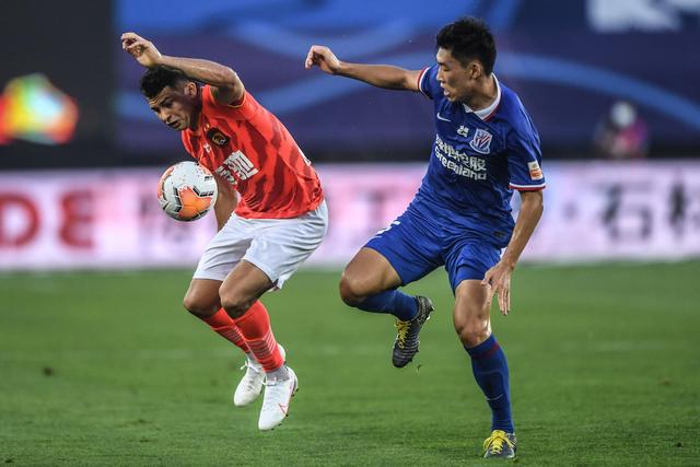 维塔尔角球助攻，克劳德头球破门，海港1-0领先